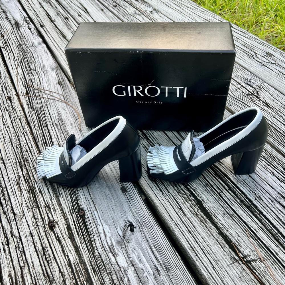 NIB GIROTTI SQUARE BLACK AND WHITE HEELED WOMEN'S OFFICE SHOES - SIZE 6